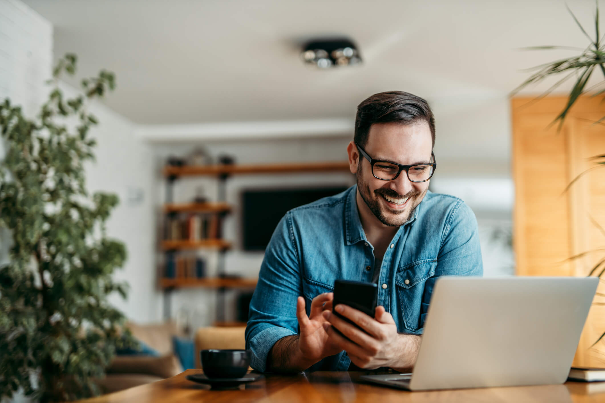 Man on laptop looking for a good VPN interface