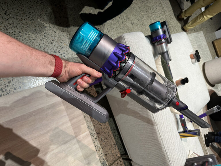 Hands-on with Dyson Gen5detect Absolute | Reviews.org