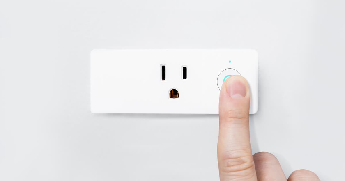 https://www.reviews.org/app/uploads/2022/11/What-Is-a-Smart-Plug-and-How-Does-It-Work.jpg