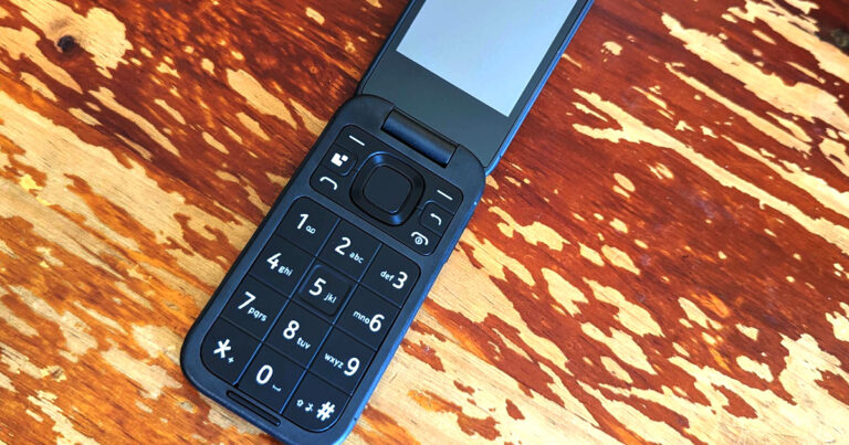 Nokia 2660 Flip review: Smart choice for a dumb phone